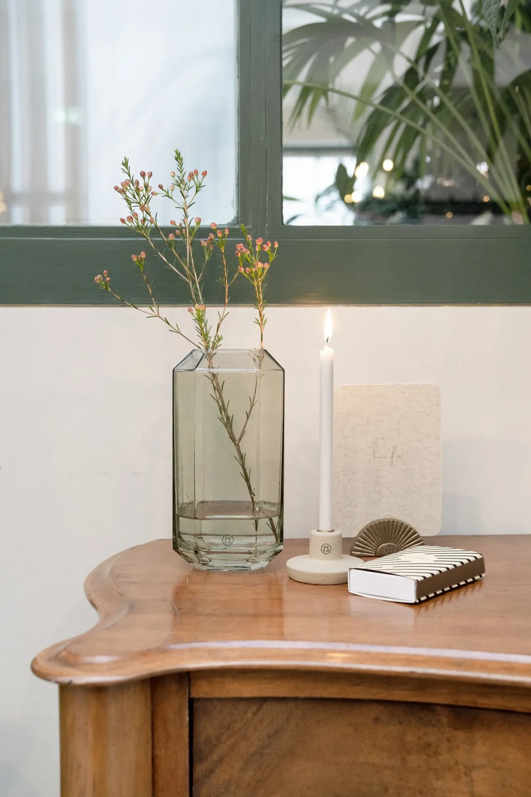 ZUSSS Kaarsen*doosje met 10 smalle kaarsjes krijt