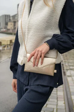 ZUSSS Schoudertassen & Handtassen*enveloptasje goud