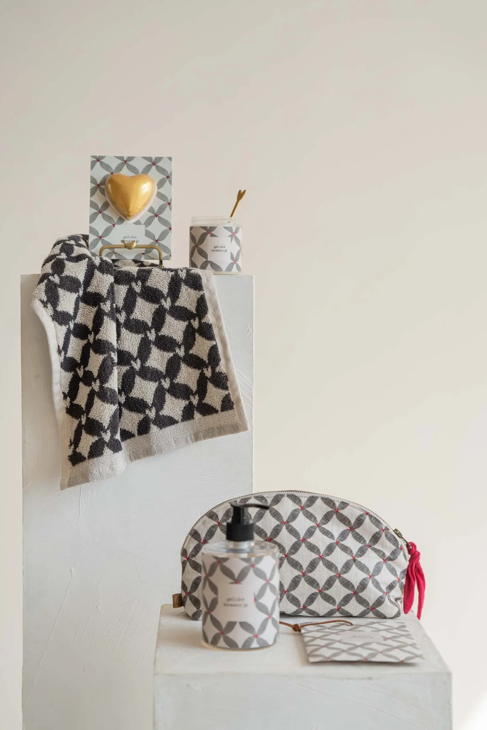 ZUSSS Bad*gastendoekje patroon hartje zand/antraciegrijs zand/antraciet