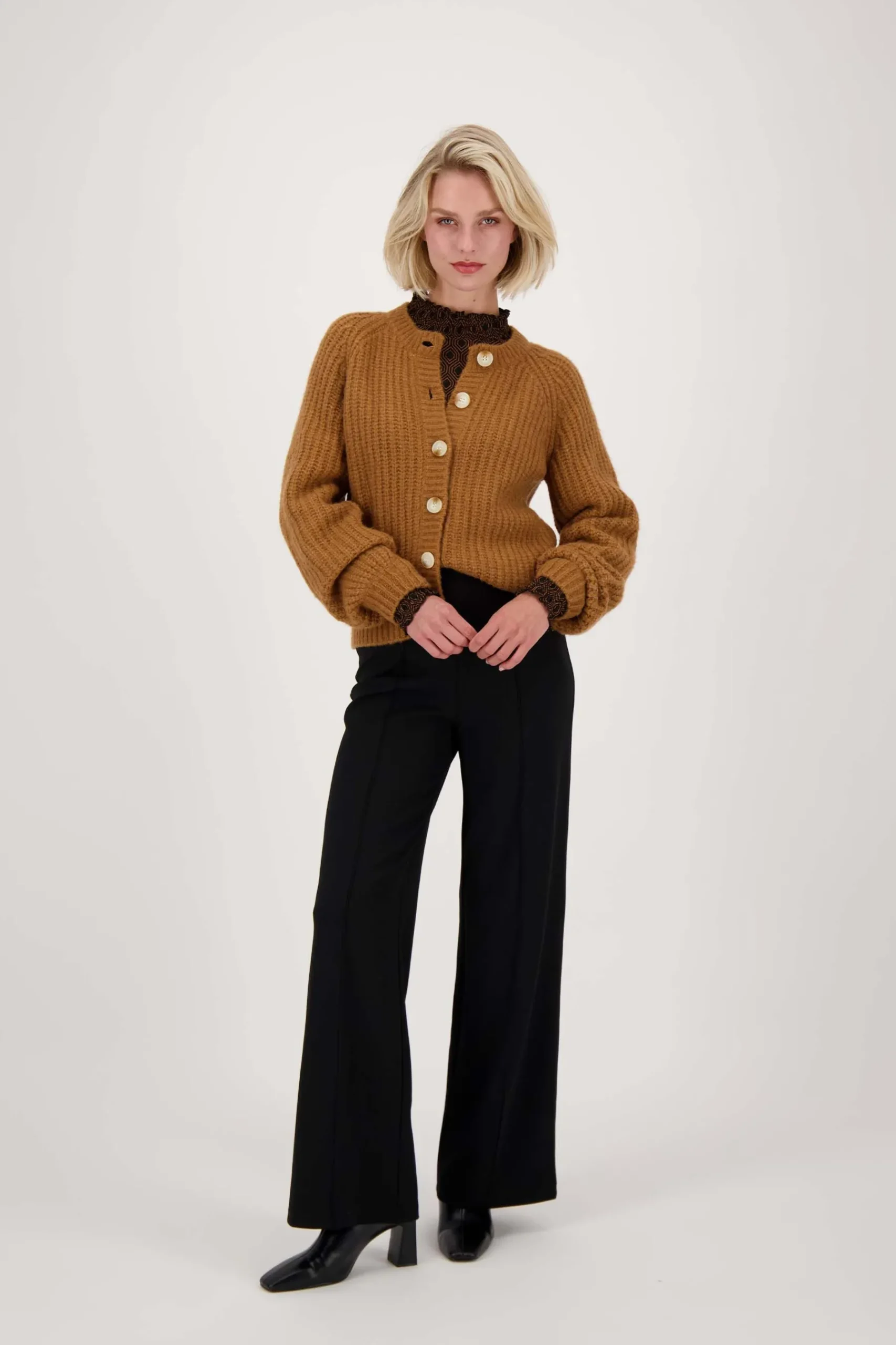 ZUSSS Vesten*gebreid vest in bomberstyle camel