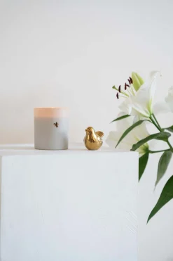 ZUSSS Geurkaarsen*geurkaars in doosje geniet momentje bloem zand/goud