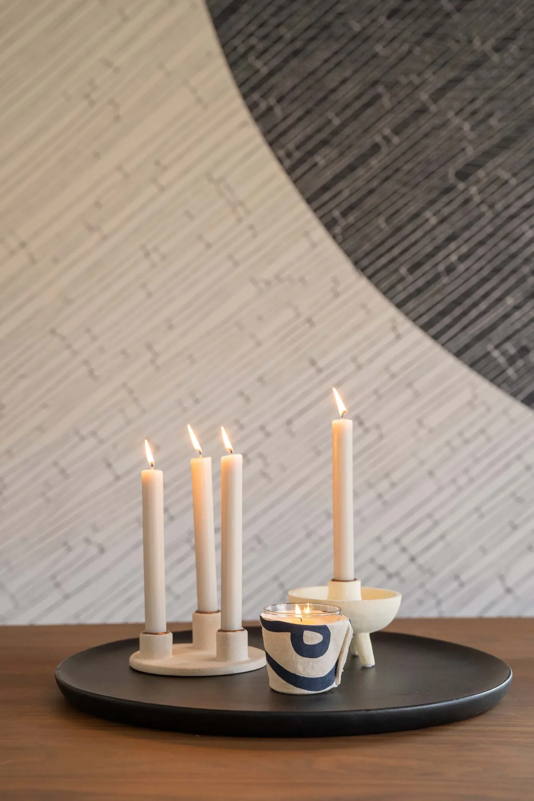 ZUSSS Geurkaarsen*geurkaars in linnen wikkel poederzacht peper en zout kobaltblauw