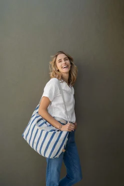 ZUSSS Schoudertassen & Handtassen*grote boodschappentas gestreept peper en zout/kobaltblauw kobaltblauwgestreept