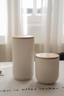 ZUSSS Keukenaccessoires*keramieken bewaarpot met houten deksel hartjes 12cm wit