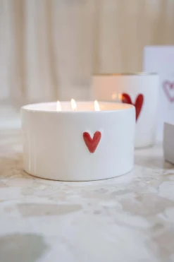 ZUSSS Geurkaarsen*keramieken geurkaars rood hart L wit