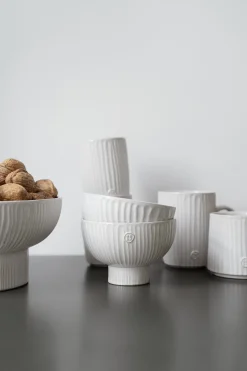 ZUSSS Servies*kom op voet ribbels zand