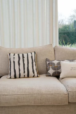 ZUSSS Kussens*kussen penseelstreken 45x45cm zand/antraciet