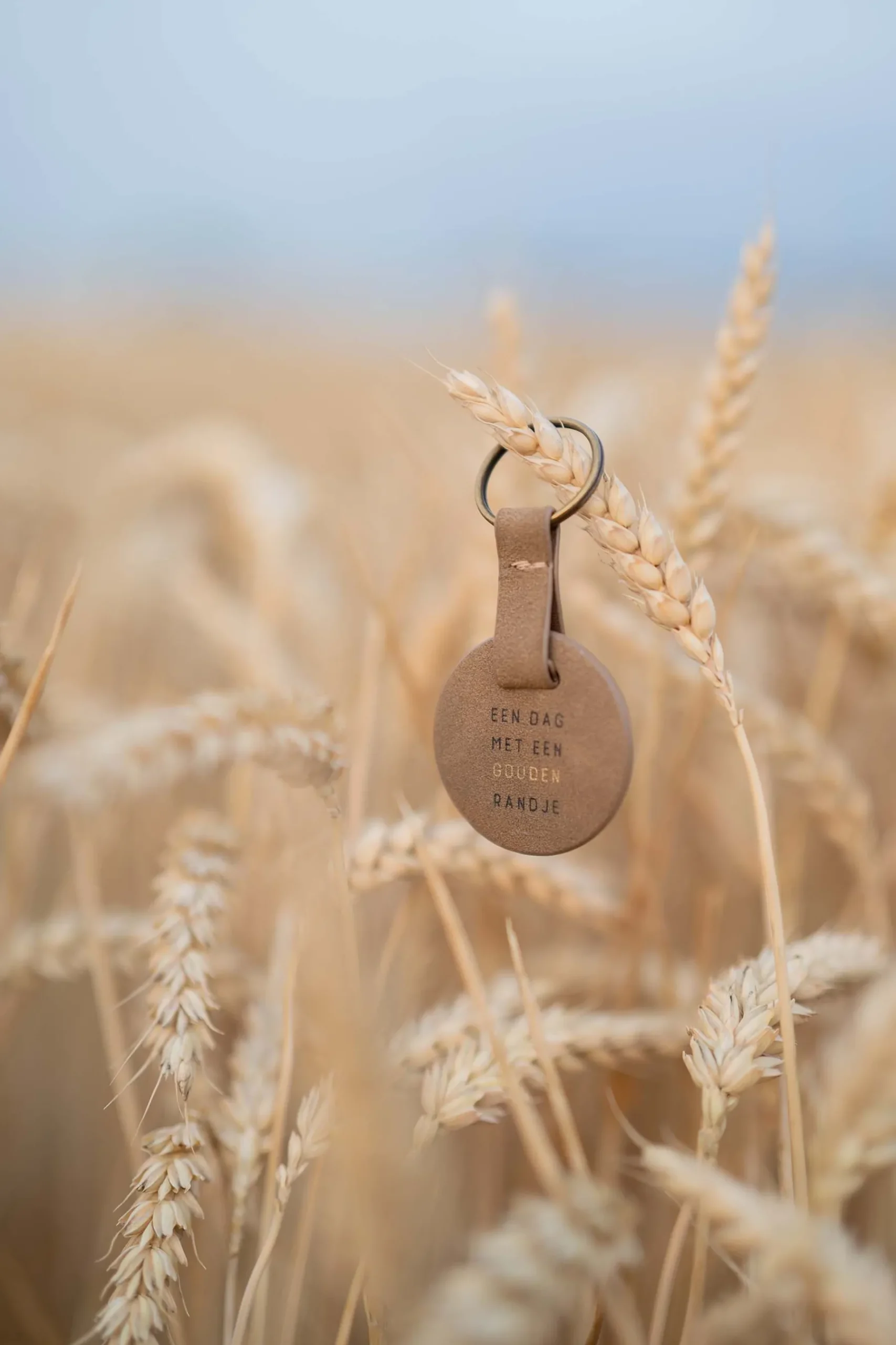 ZUSSS Accessoires & Sleutelhangers*ronde sleutelhanger gouden randje bruin