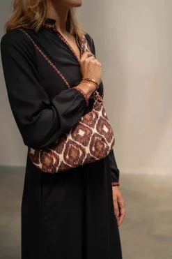 ZUSSS Schoudertassen & Handtassen*schoudertasje met ikat print zand/roodbruin