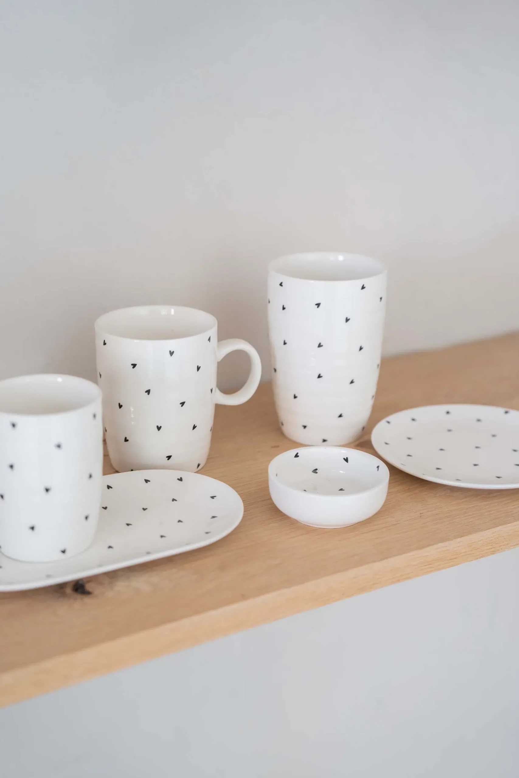 ZUSSS Servies*theemok hartjes wit/antracietgrijs