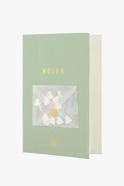 ZUSSS Kaartjes*wenskaart hoera met hartjes confetti saliegroen saligroen