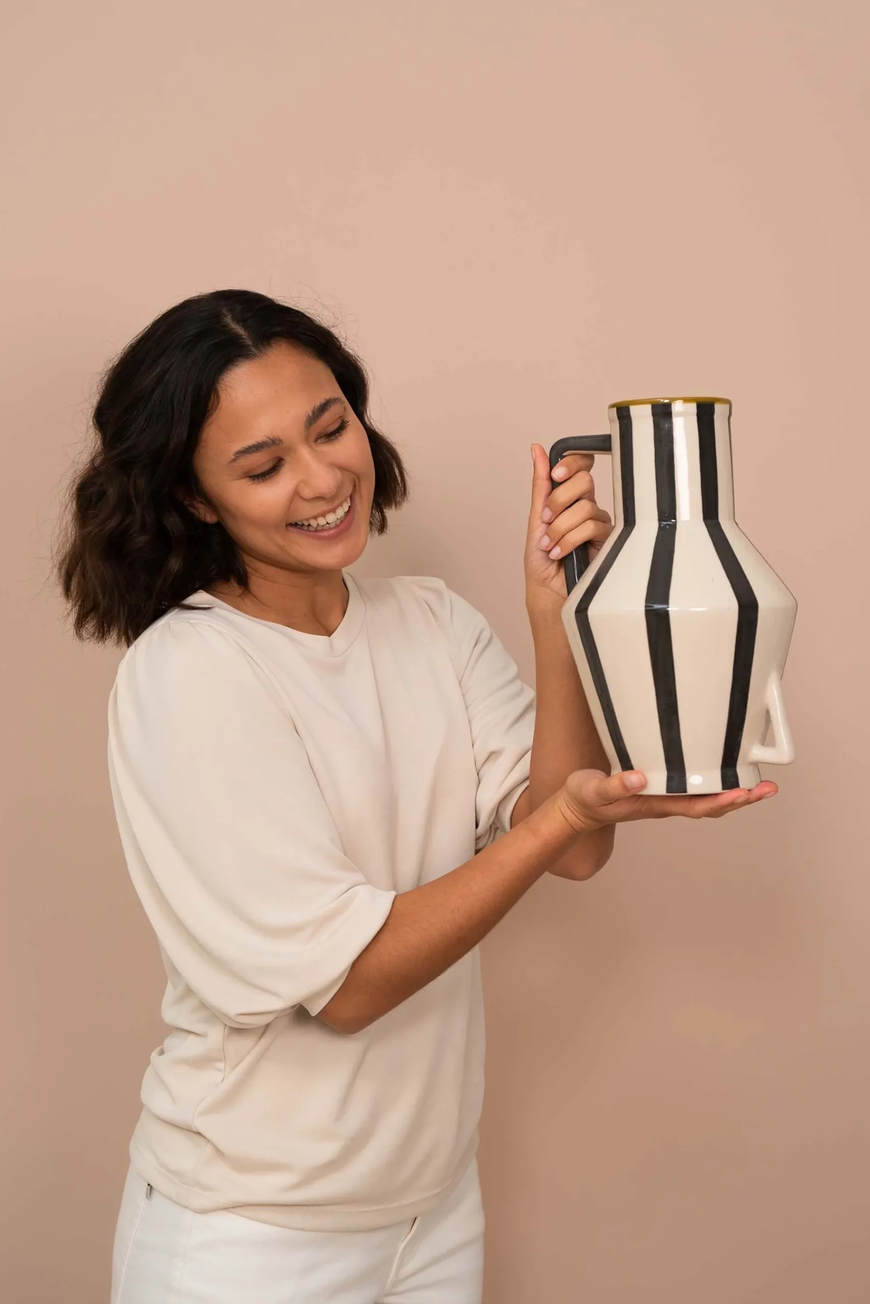 ZUSSS Vazen & Potten*x Return to Sender vaas gestreept M zand/off black